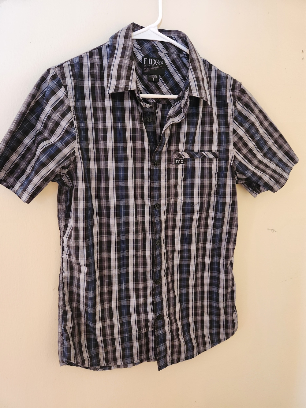 Fox Men’s Short-Sleeve Plaid Button-Down Shirt in Black and Gray